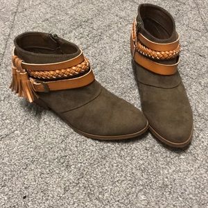 Tan & brown JustFab booties w/ rope detail.Sz 7.5